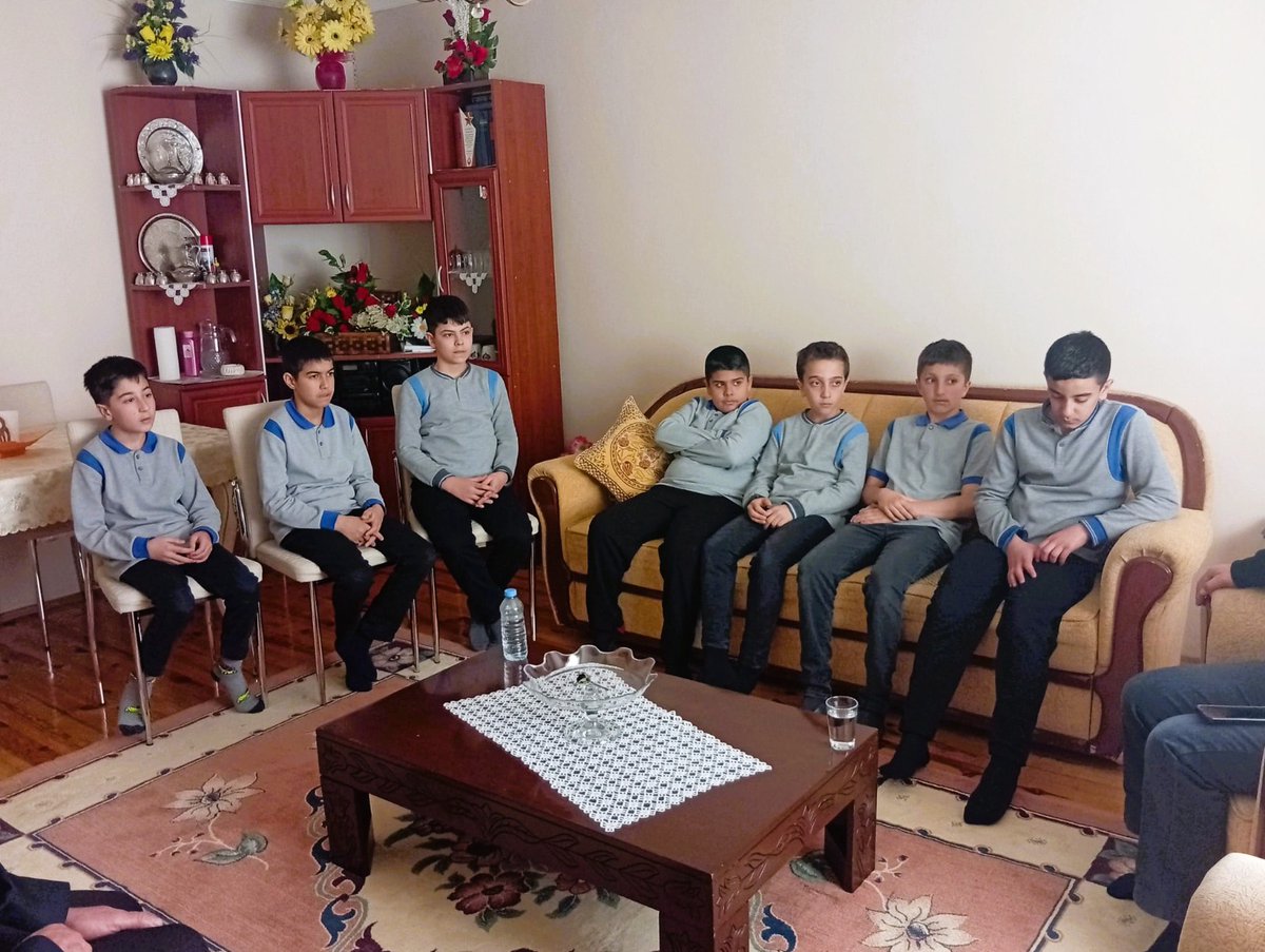 Huzurimamhatip's tweet photo. 18 Mart Çanakkale Zaferi ve Şehitleri Anma Günü kapsamında öğrencilerimizle birlikte Şehit Piyade Er Necmi GÜLTEPE'nin ailesini ziyaret ettik.
#maarifmodeli
#çanakkalezaferi
#18mart
@sivasvaliligi
@meb_dinogretimi
@valisimsek
@sivasmem
@erdoganfatih_
@bahadircetin_58 https://t.co/GE3u7ZmXY6