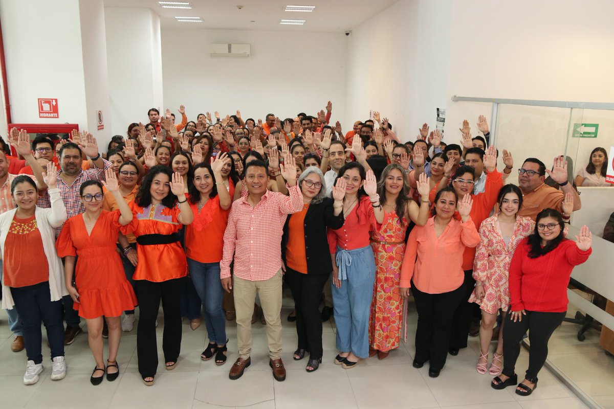 Ceccc_chis's tweet photo. En el marco del Día Naranja, el Director General del Centro Estatal de Control de Confianza Certificado del Estado de Chiapas, Mtro. Pepe Llaven, dirigió un mensaje reafirmando el compromiso institucional en la prevención y erradicación de la violencia contra mujeres y niñas. https://t.co/d9EIlYurcs