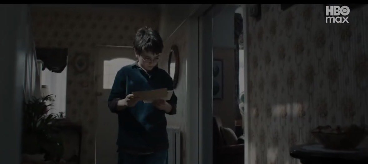 DucalPerry's tweet photo. @FFBirdGang @ProjBigScreen It is based on the same source material. Those things were described in the books. The house looks different (shots below), the train was described in the books as compartments with sliding door and bench seats facing each other. Uniform looks like a new take on it to me. https://t.co/u9p4taHuGB