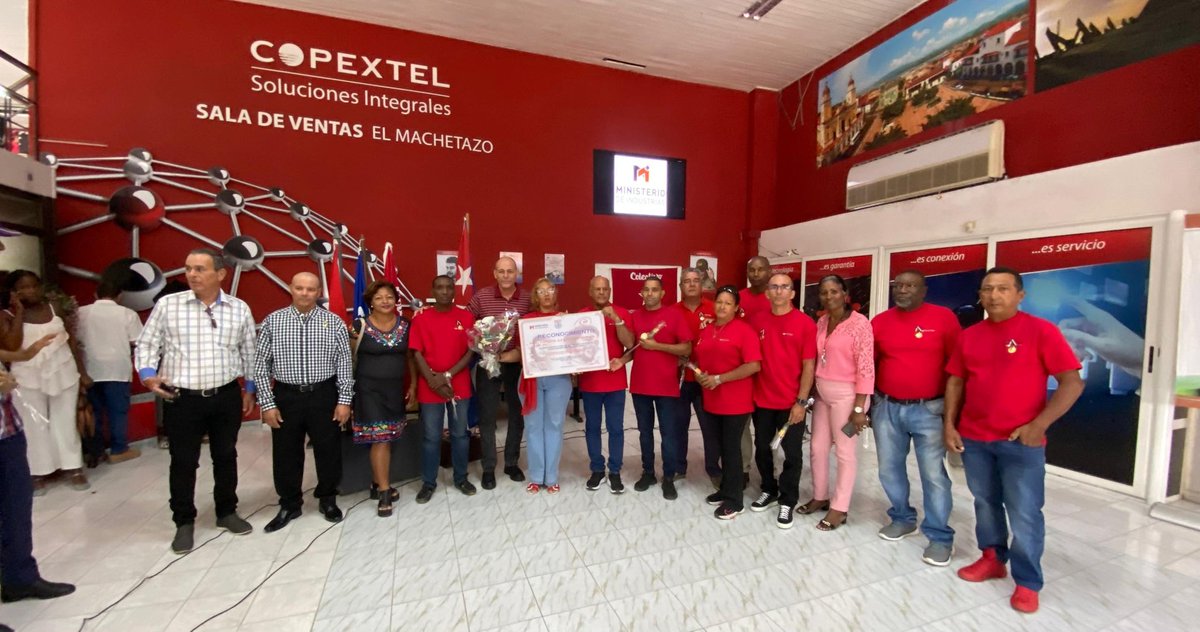 CopextelSantiag's tweet photo. Acto Nacional por el Día del Trabajador Metalúrgico y Electrónico, Trabajadores de  Retomed y la Filial Copextel Santiago de Cuba fueron condecorado con la medalla Florentino Alejo con 20 y 25 años y  por su desempeño en la industria. 
@CCopextel
@GelectCuba
@MindusIndustria https://t.co/m9dd0SsPWF