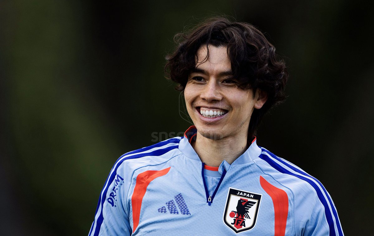 Japan train at the rock 🪨🇯🇵

📸 instagram.com/p/DWUixXljLTR/…