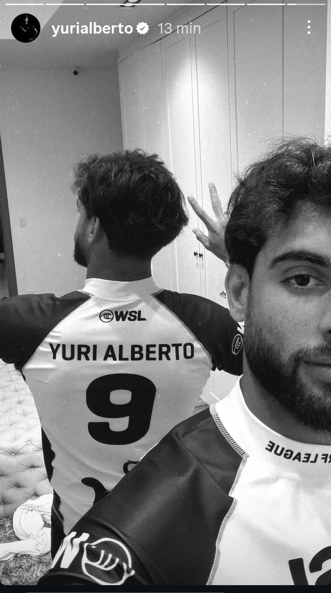 Yuri Alberto batendo foto igual adolescente vsfdddd