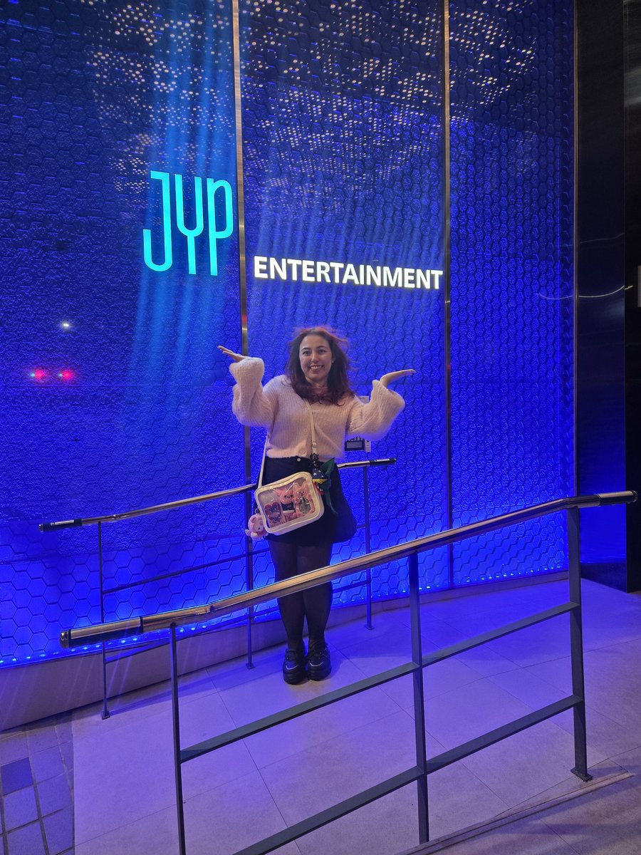 capi ~✧˖° ; viu SKZ 3x e vai ver de novo tweet media