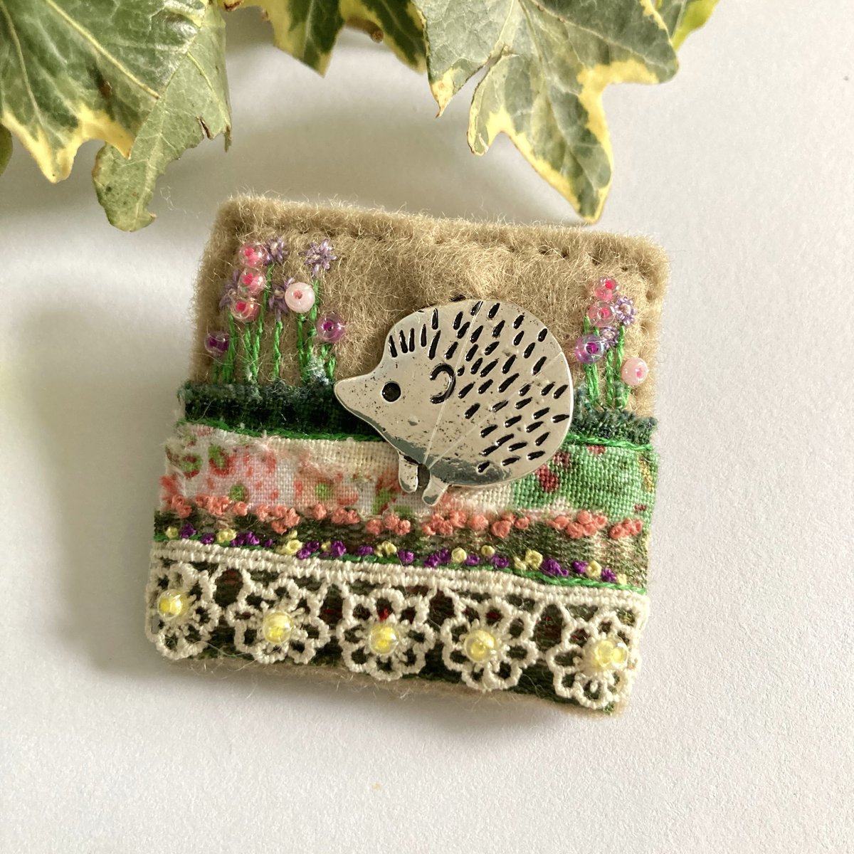 elliestreasures's tweet image. This darling little brooch is now available from my online shop. Hand sewn from mixed fabrics with trims, embroidered and seed bead flowers and cute hedgehog charm.

elliestreasures.square.site/s/shop

#shopindie #handmade #giftidea