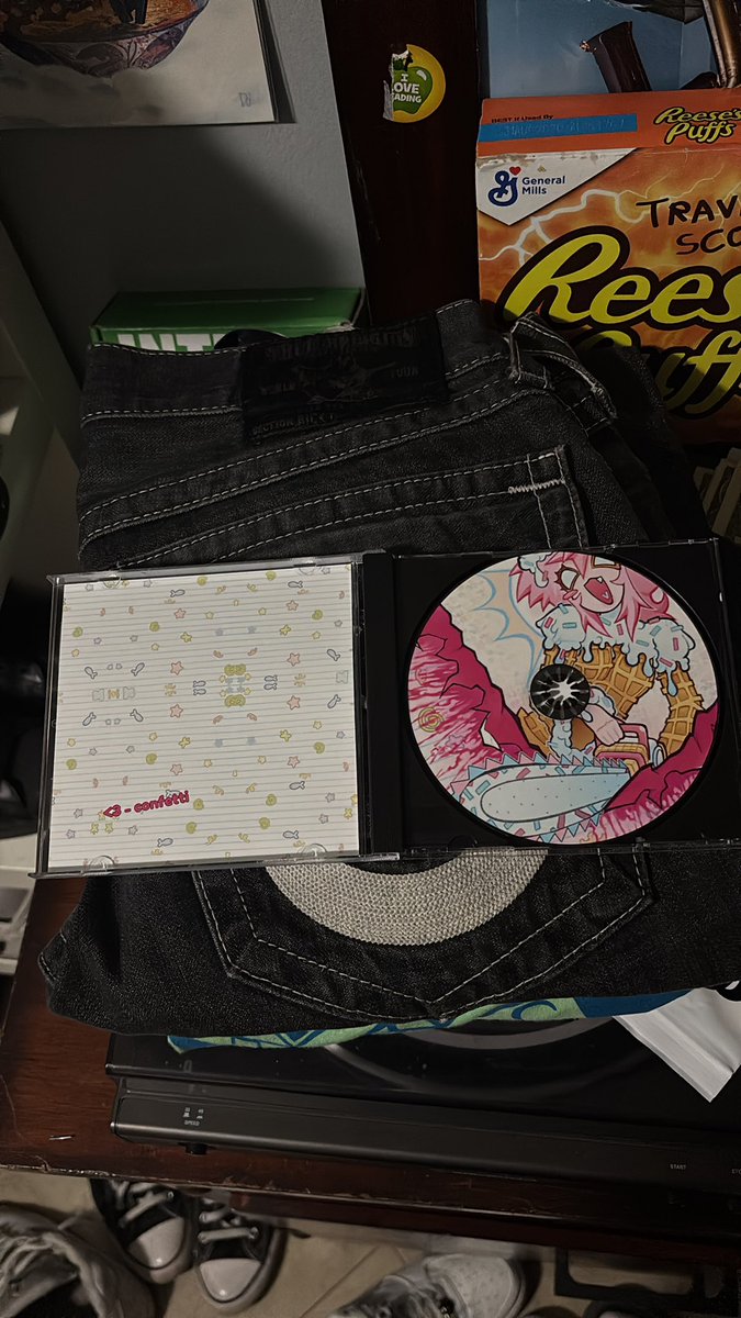 OsoDaBearCub's tweet photo. weapon party cd came in🥹 
still waiting for the shirt… https://t.co/VD4lv7NHZG