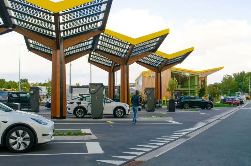 vaielettrico's tweet photo. #Fastned a Castellanza: ricarica ultra-rapida fino a 400 kW nell’area milanese ➡️➡️➡️https://t.co/sO4722yWMd https://t.co/TVK7IvTWR3