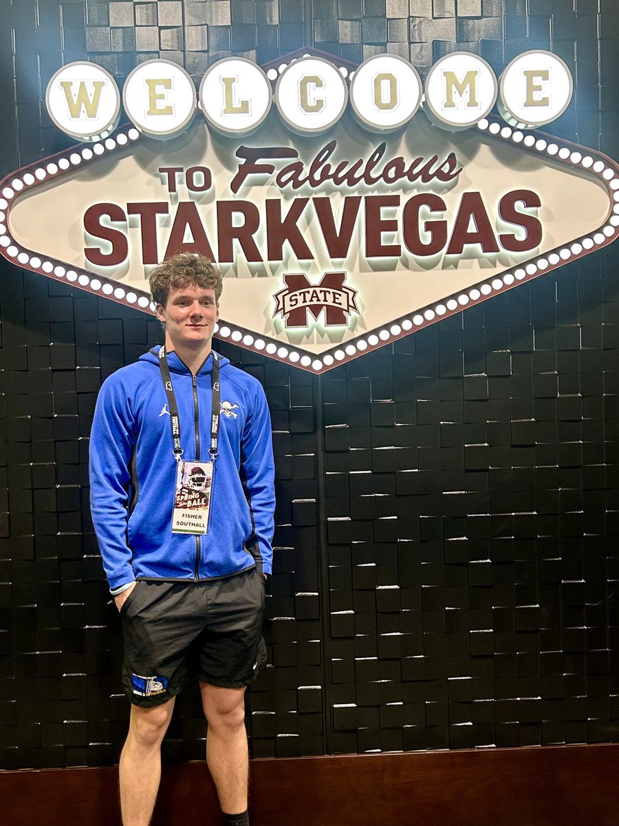 FHSPirateFball's tweet photo. Congrats to @fsouthall41 for committing to play for @HailStateFB !!! @aldotcomPreps @BenThomasPreps https://t.co/kzStp5NSuE