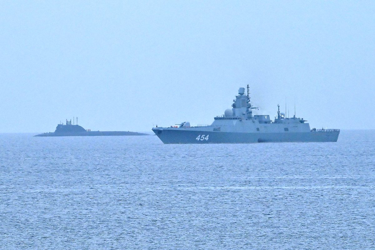🚨🌍 Russian oil tanker ANATOLY barrels toward Cuba, straight into America's backyard amid the Middle East explodes in flames.

Putin openly defying Trump's blockade. One spark at sea, one intercepted ship. and we could be staring down WW3.

The world holds its breath.
