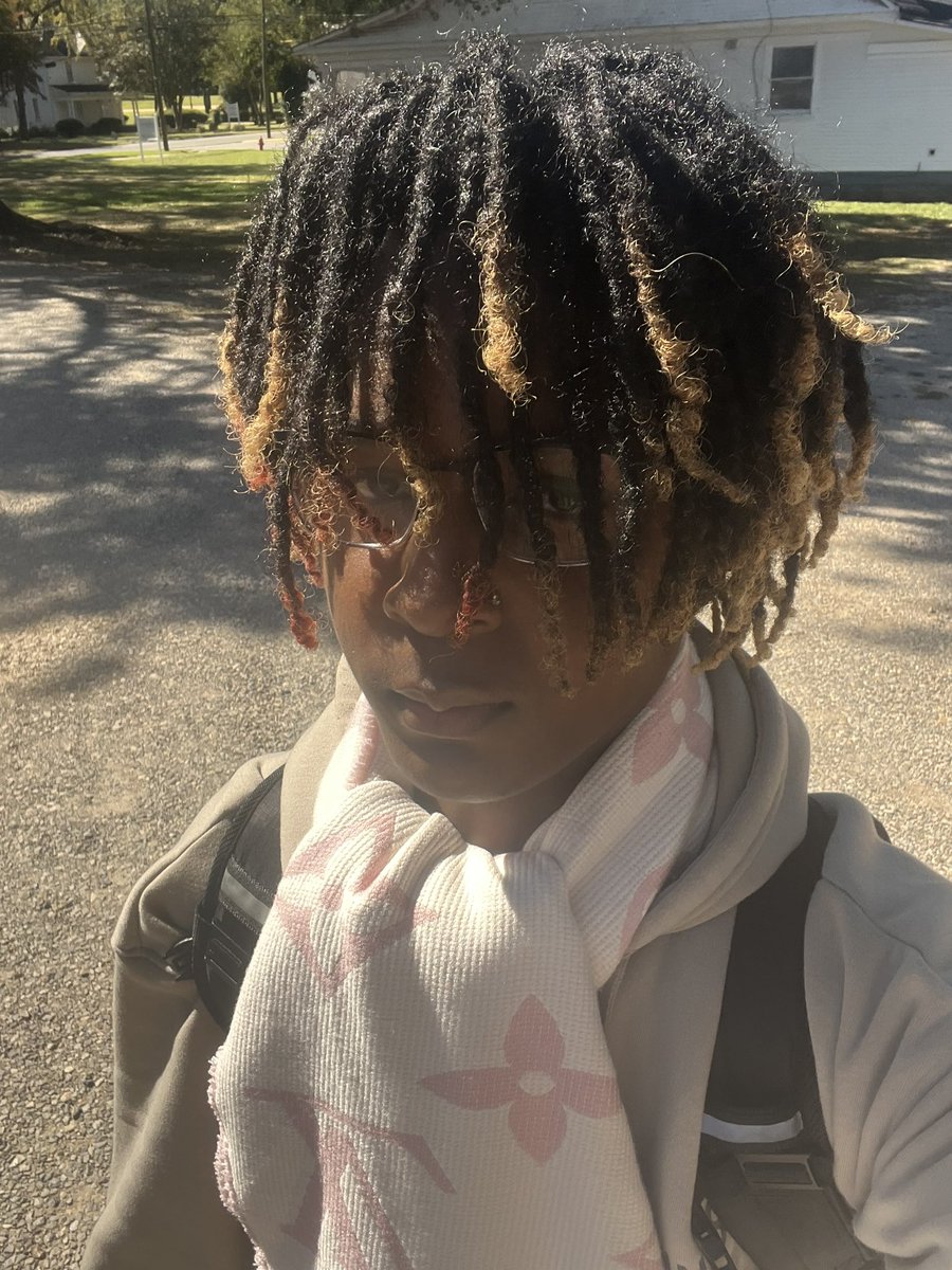 PurpleJ0rdan's tweet photo. Literally 21 but I look like a teenager :( https://t.co/QQpZ15fyEL