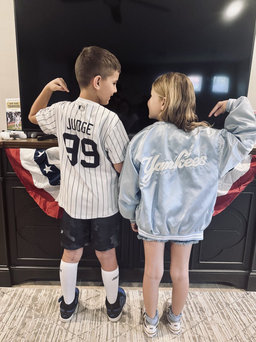 Jessica_DeMarie's tweet photo. We ready #openingday https://t.co/cml7Rt7q0L