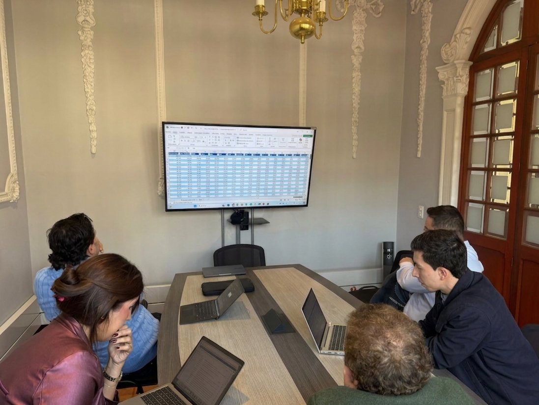 Score UR tweet media