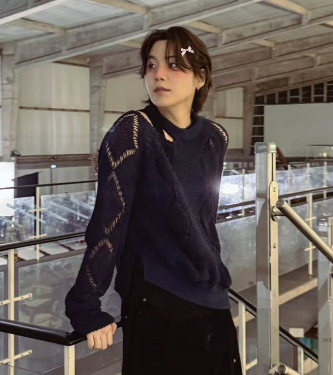 bow in yoongi's hair 🪭 tweet media