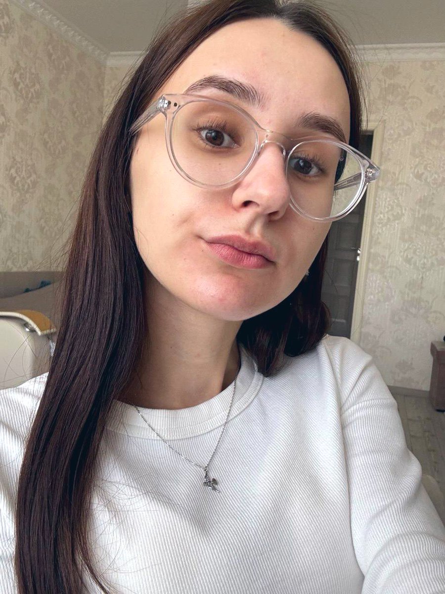 Живем потихоньку, никого сюда особа в свою квартиру не пускаем, но если кто-то идет, со своей бутылкой приходите, огурец мы найдем 🫧