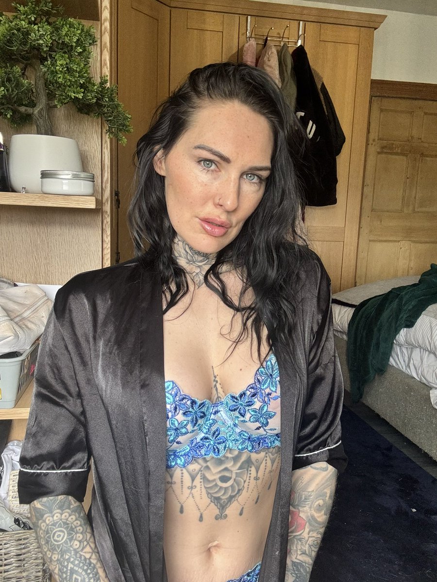 char 👑 tweet media