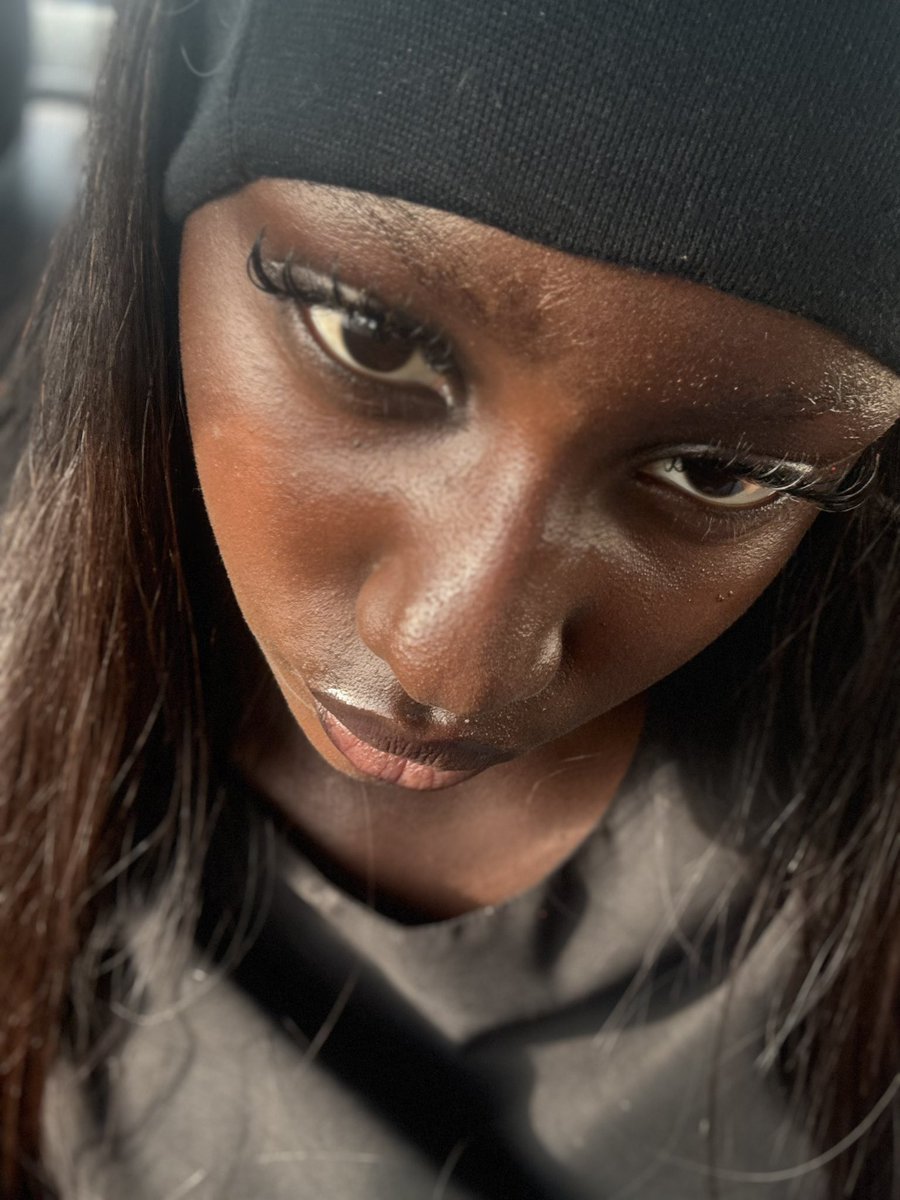 Claire 💙 tweet media