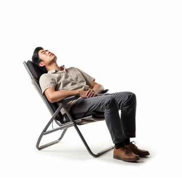 𑣲hanni || is seeing louis tweet media