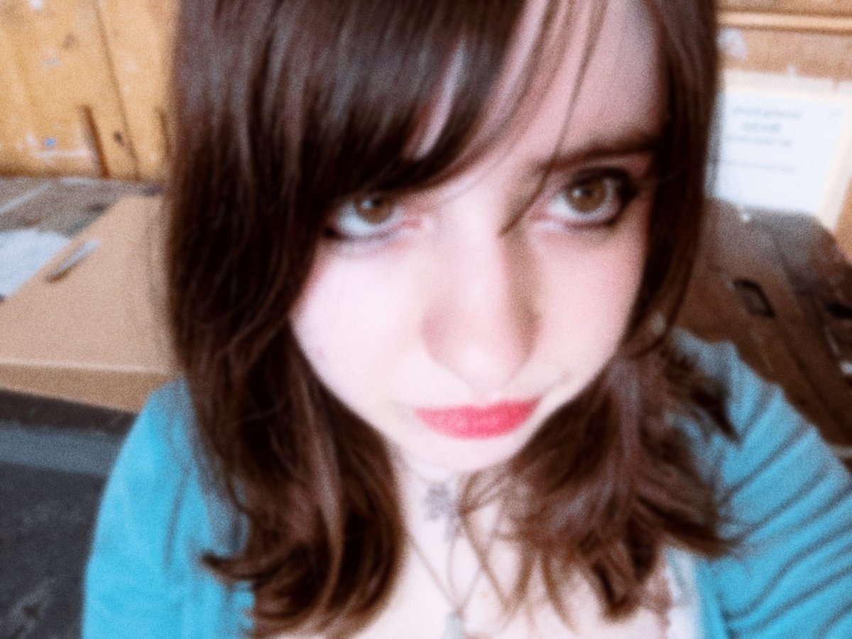 bel (˙༥˙( tweet media