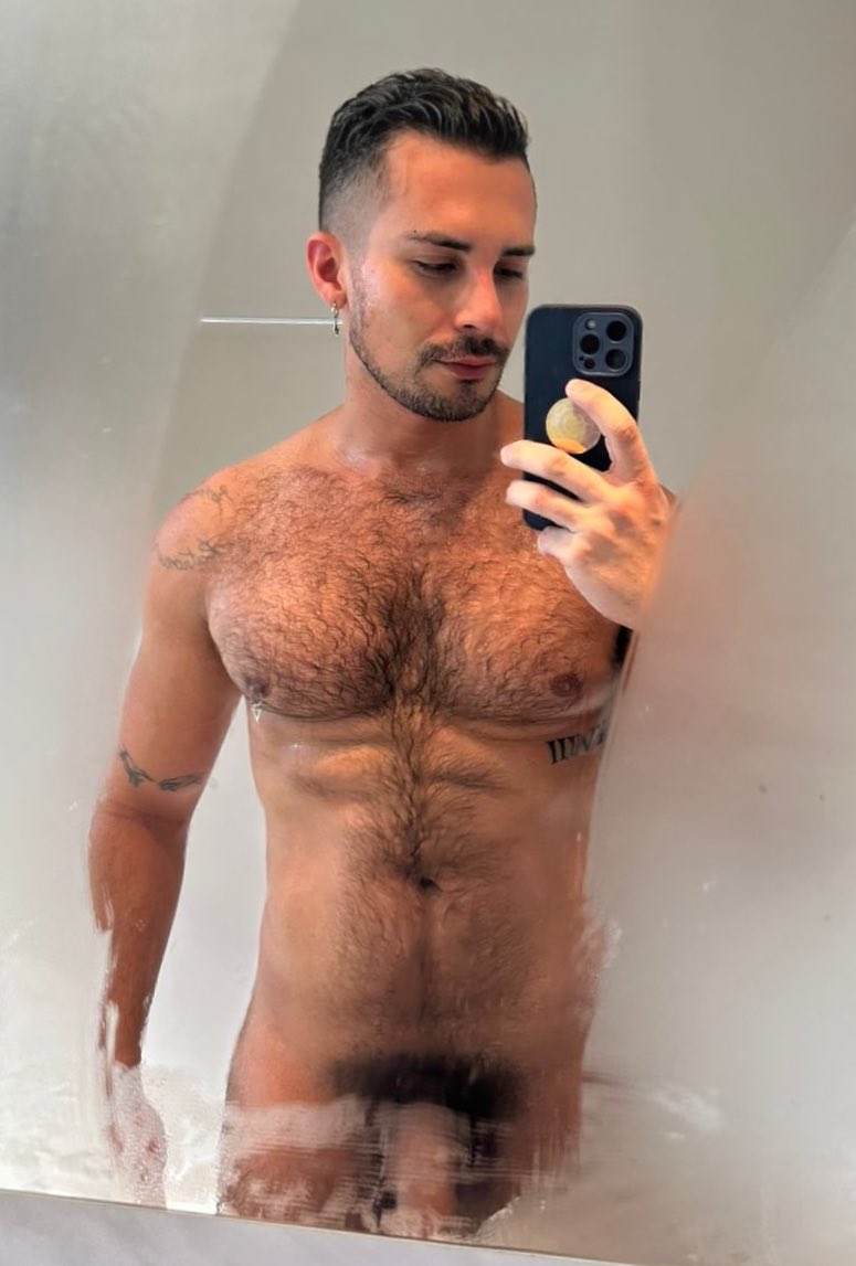 orafamello's tweet photo. RT quem vem 🚿 

Link pro banho nos comentários >> https://t.co/vivhSa2tHt
