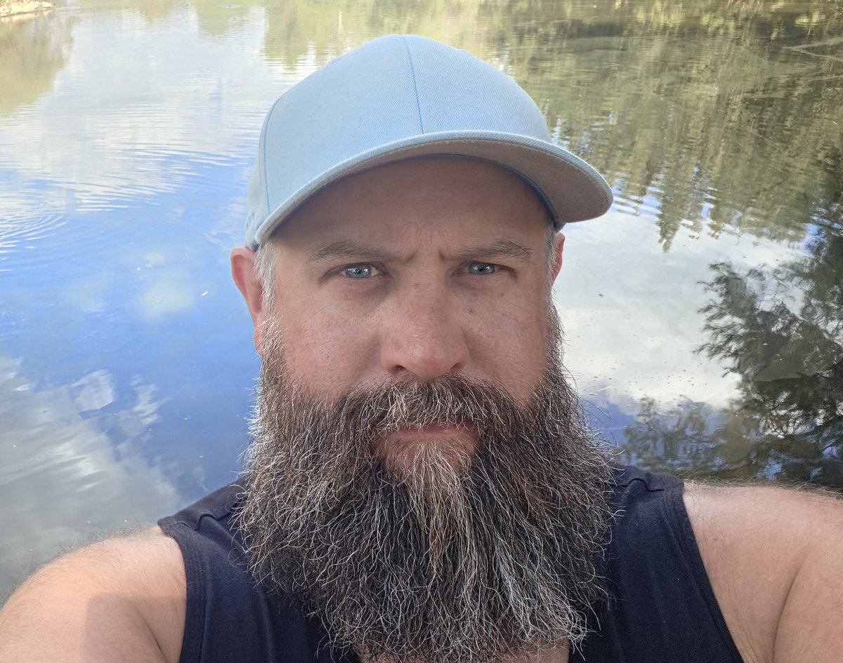 Tradie battle-kitty tweet media