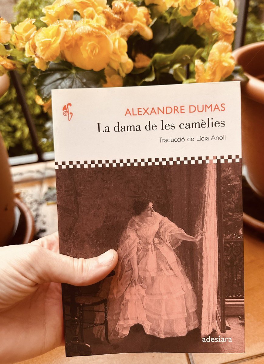 ADESIARA EDITORIAL tweet media