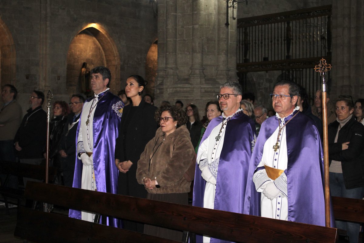 SemanaSantaVLL's tweet photo. La iglesia de San Benito ha celebrado el primer día del triduo en honor al Stmo. Cristo del Consuelo del @sepulcrova ✝️

Durante el acto, se ha llevado a cabo la imposición de medallas a los nuevos cofrades. https://t.co/MagiDytrd5