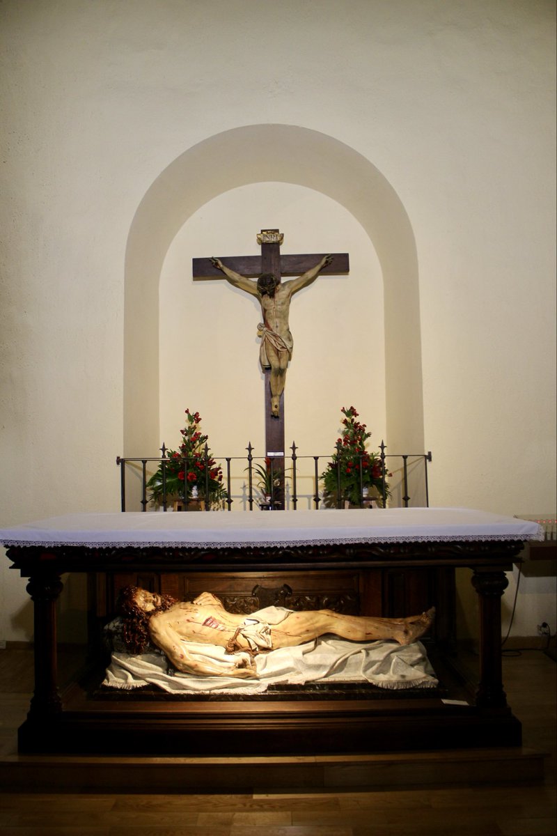 SemanaSantaVLL's tweet photo. La iglesia de San Benito ha celebrado el primer día del triduo en honor al Stmo. Cristo del Consuelo del @sepulcrova ✝️

Durante el acto, se ha llevado a cabo la imposición de medallas a los nuevos cofrades. https://t.co/MagiDytrd5