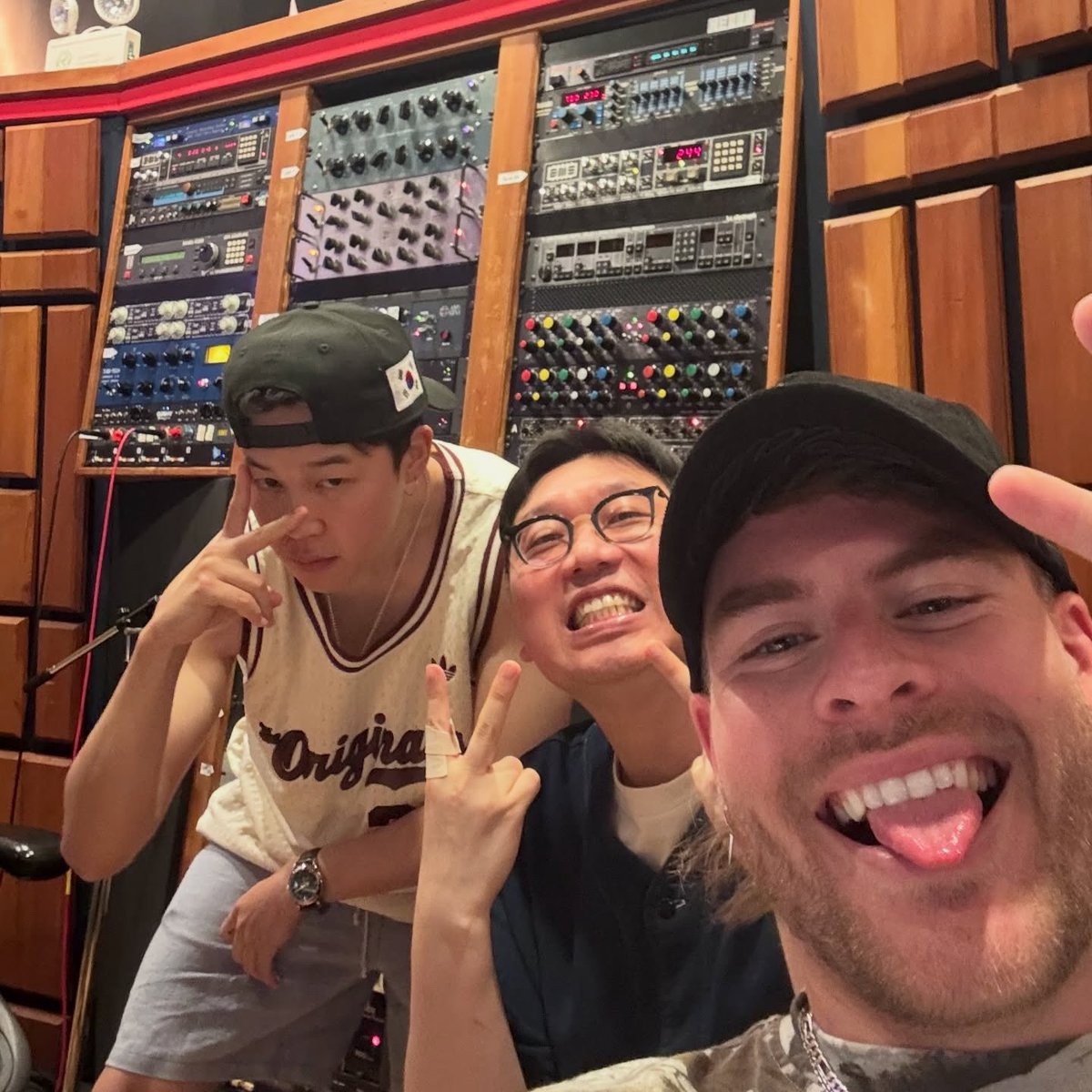 coco⁷ 🪭arirang day tweet media