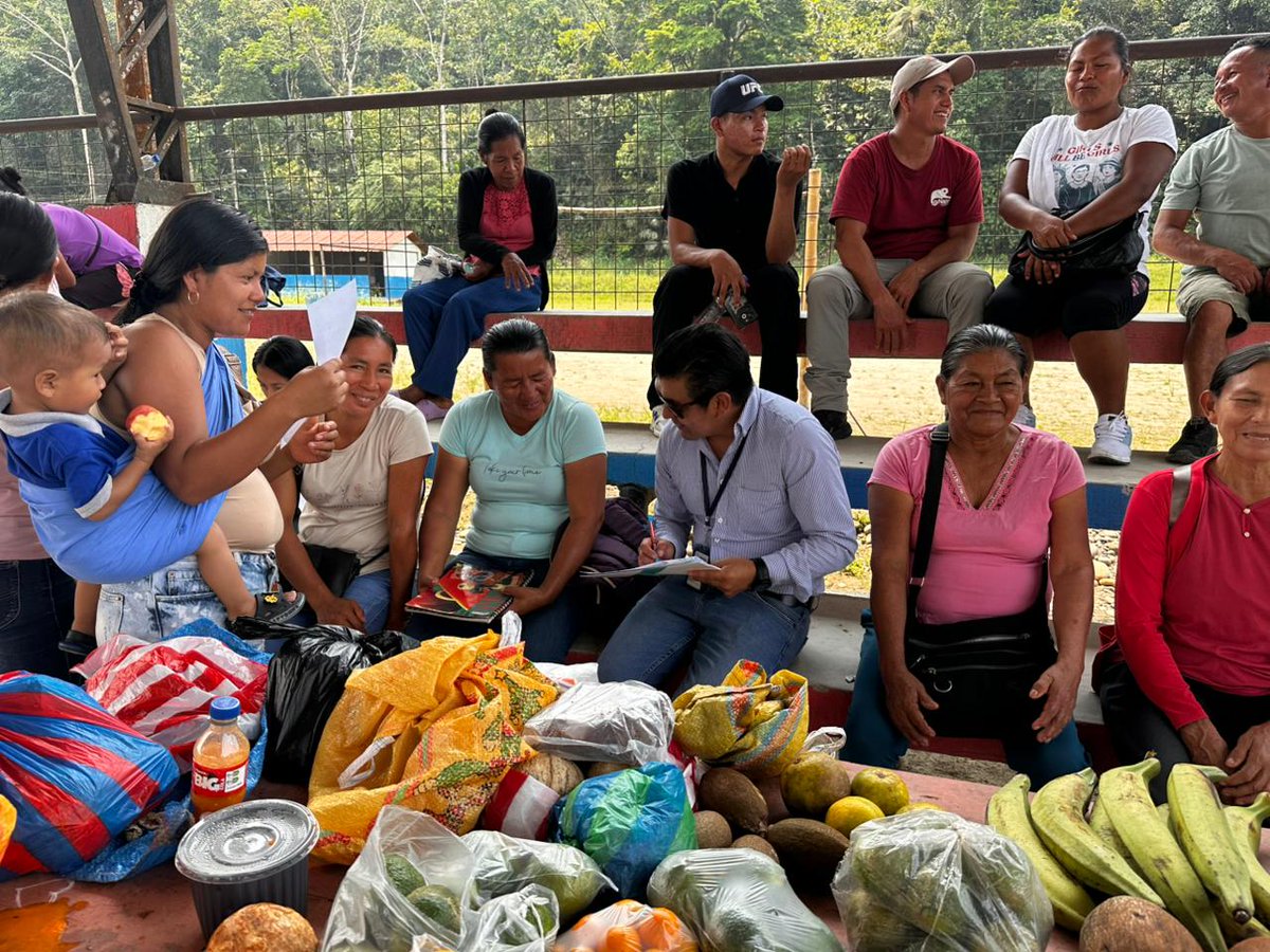 IESSNapo's tweet photo. 📍 #IESSenTerritorio | La Directora Provincial, @EdelCabrera7, junto al equipo operativo del @IESS_SSC de @IESS_Napo desarrollaron una casa abierta en el dispensario de Campana Cocha. https://t.co/KrXoOqSczi