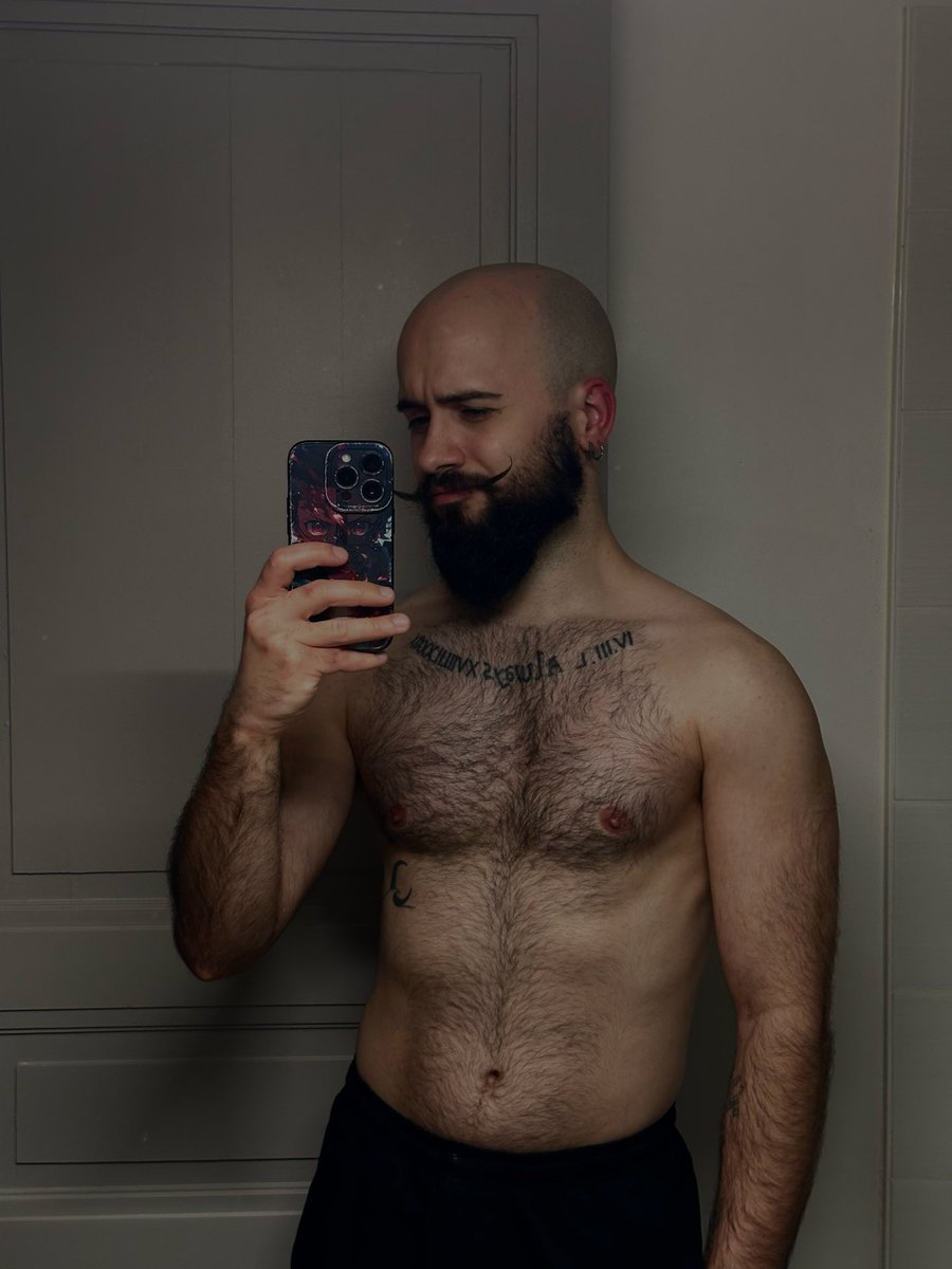 Mister moustache 👨🏻 tweet media