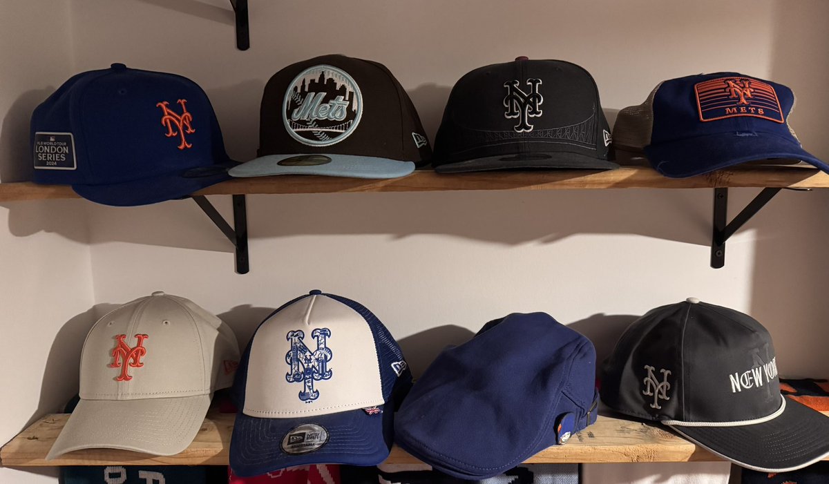 TheCockneyMets's tweet photo. Picking head wear for tomorrow. Genuinely excited to get this season started 
Has been a while but … #LGM 
Also, . Hello Mets family, I’ve missed this https://t.co/roGqGihTL1