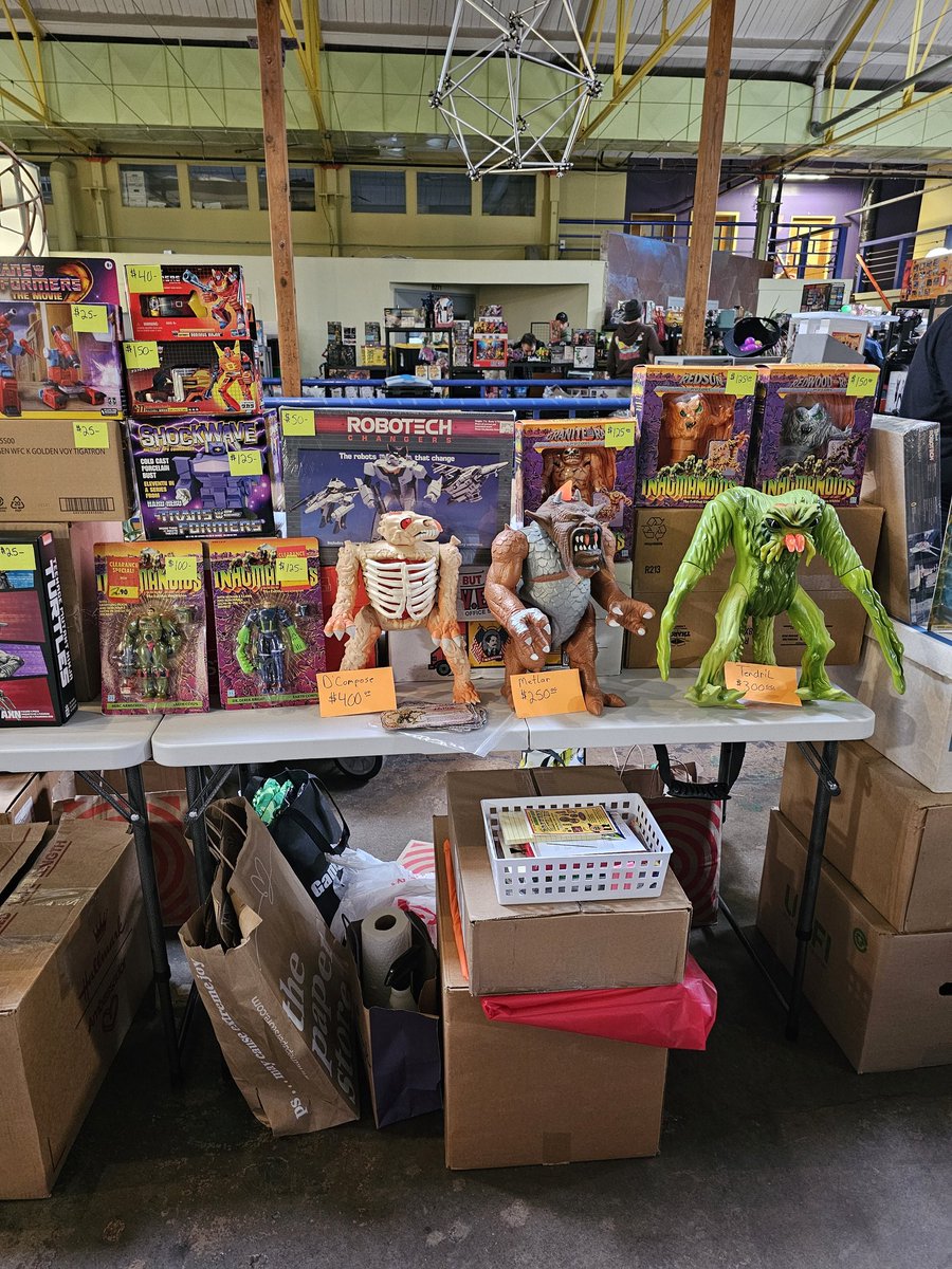 Proolio1's tweet photo. Saw all 3 of Hasbro Inhumanoids at a local toy show. Cool to see them all together. 

#actionfigures #figures #hasbro #inhumanoids https://t.co/efMAVNavGR