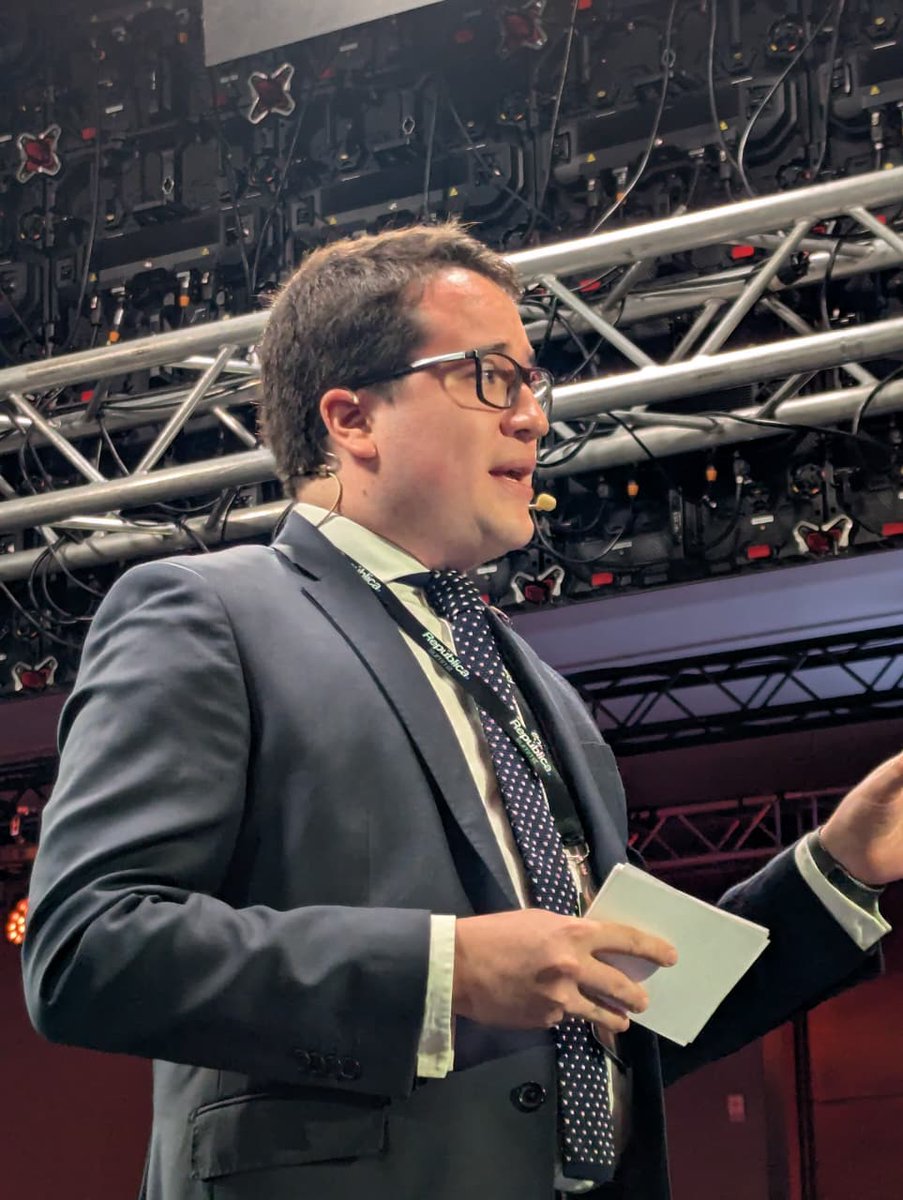 republicagt's tweet photo. @unis @JBenavides9 @FUNDESA “El área metropolitana de Guatemala pierde GTQ 1300 M al mes solo en movilidad”. @luisdiegodavila, profesor investigador del Observatorio para las Ciudades de la @unis. 
#RepublicaSummit2026 
#RepublicaSummitInfraestructura2026 
#TraficoGT https://t.co/hfbbhdhBHG