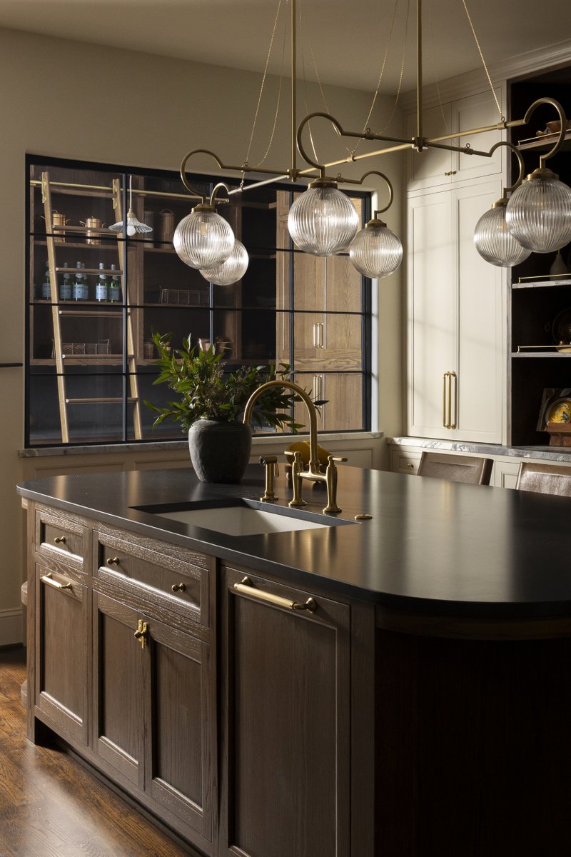 123remodeling's tweet photo. A our client approached us with a task: create a luxury designer kitchen that didn't just look spectacular but offered a highly functional, upgraded layout. By combining rich textures and custom architectural details we brought this vision to life. https://t.co/KzFXLkwZO0 https://t.co/LlgG3fV2uR