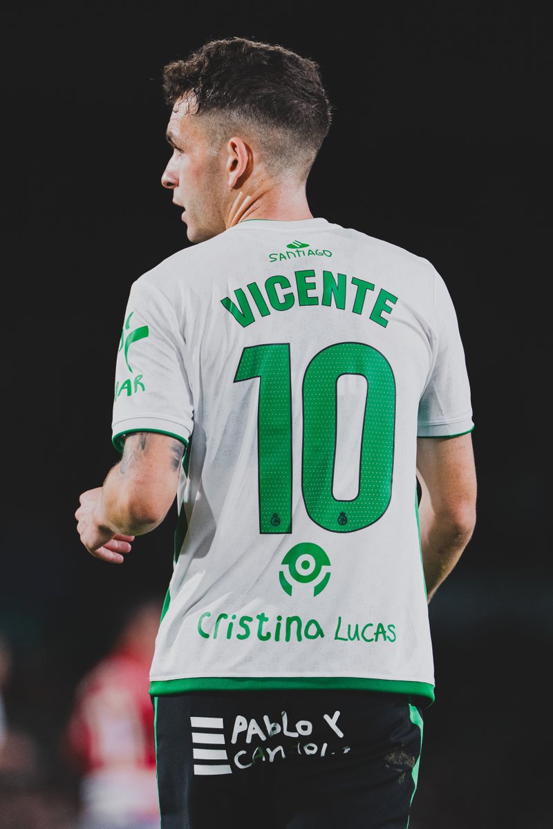 Nuestra iniciativa ‘Donantes de Logo’ ha sido reconocida por <a href="/LaLiga/">LALIGA</a> como Mejor Activación con Patrocinadores

Con ella colaboramos con <a href="/ALCERCantabria/">ALCER Cantabria</a> y dimos visibilidad a la donación de órganos

Recibir este premio en el Día Nacional del Trasplante lo hace aún más especial 💚