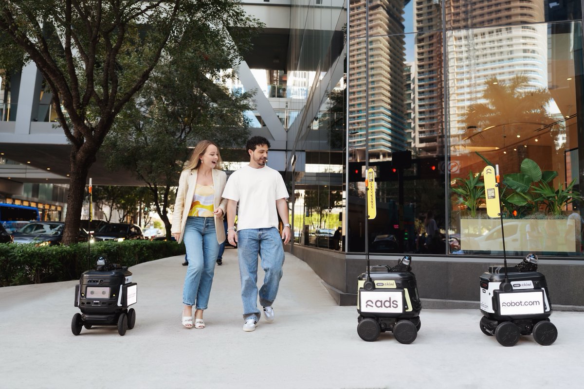 Robotcom tweet media