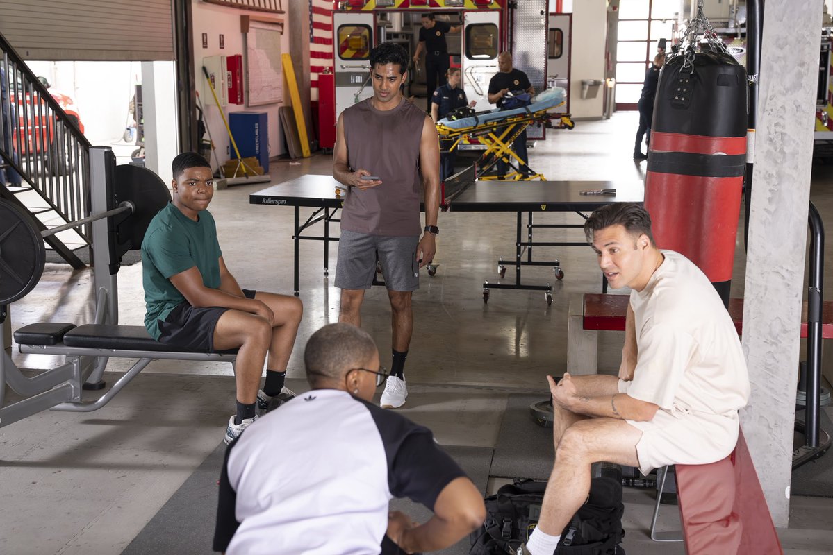 9-1-1 NEWS tweet media