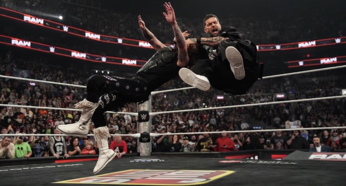 El más sucio de los sucios. 𖥙 NOT @DomMysterio35. tweet media