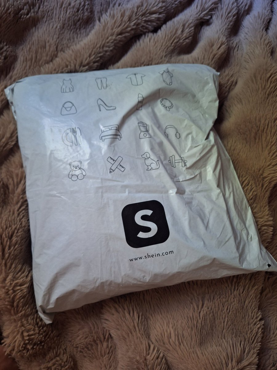 e z e 🤸‍♂️ tweet media