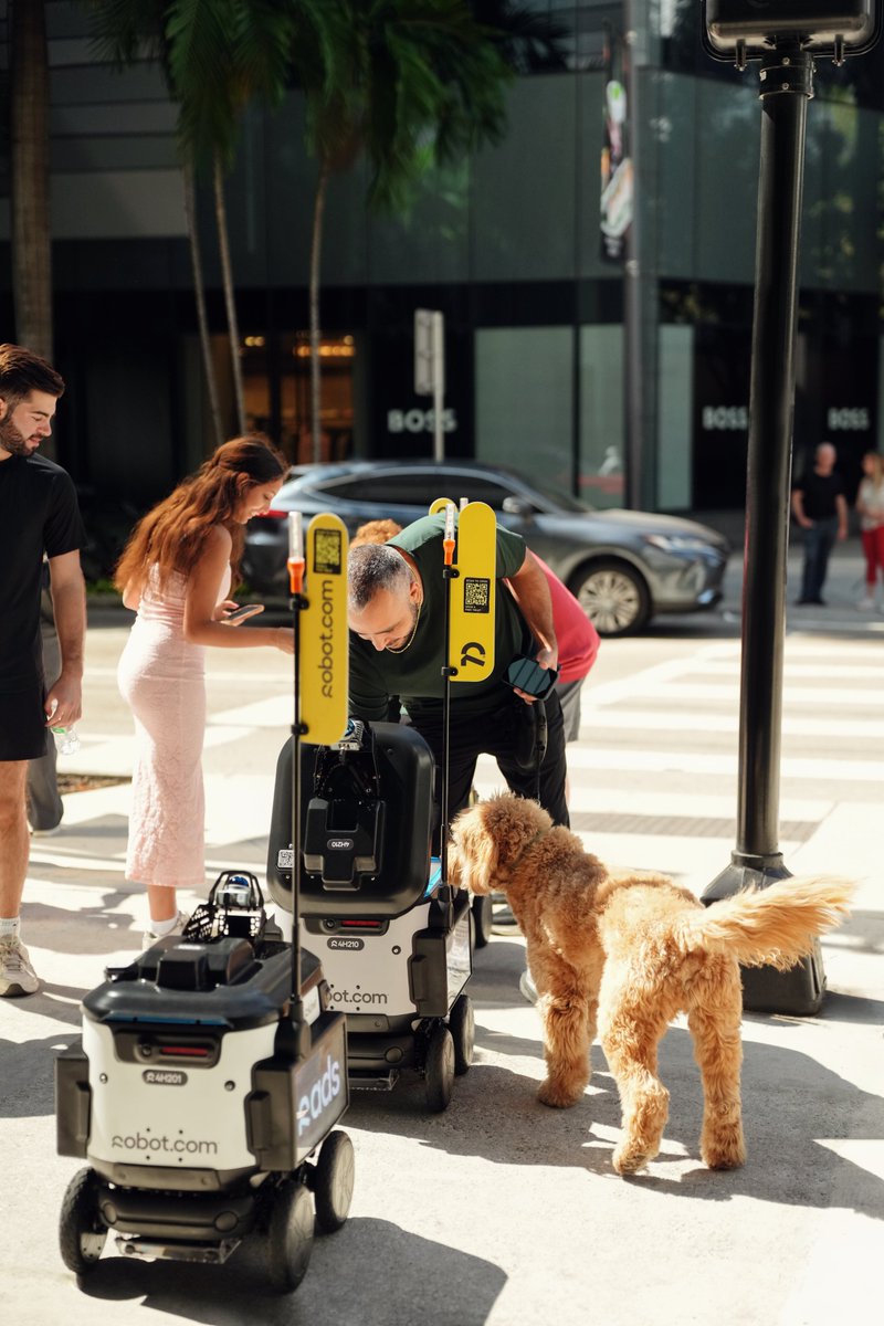 Robotcom tweet media