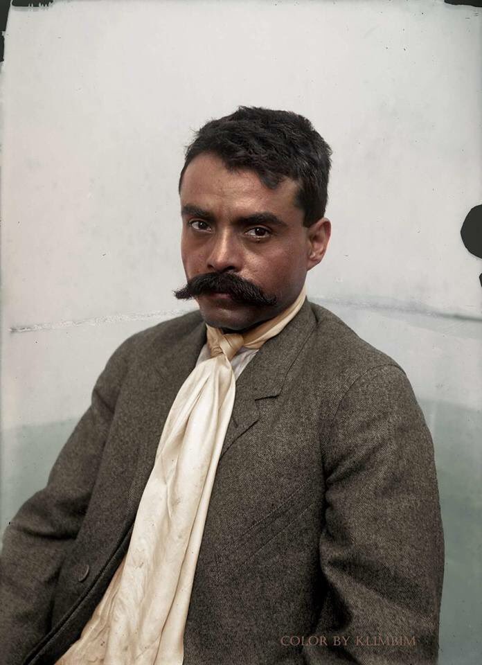 Cuauhtemoc_1521's tweet photo. MITO: El 6 de diciembre de 1914, Emiliano Zapata le comentó a Pancho Villa que no se sentaría en la “silla del águila” porque estaba maldita.
REALIDAD: no fue Emiliano quien dijo esta frase. Checa el video de la charla que tuve con el historiador Edgar Castro, bisnieto de Emiliano Zapata, y conoce quien fue el autor de esta frase 
La charla completa la puedes ver aquí en YouTube: https://t.co/ZZol5kw0MV
Spotify: https://t.co/V0uBtii3Rh
@adnnoticiasmx