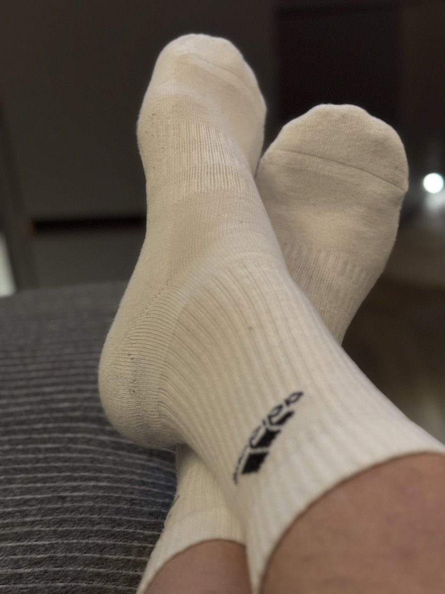 FeetSocksSneax tweet media