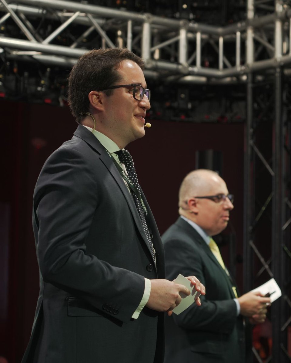 República. tweet media