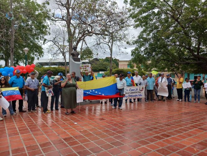 Diario_ElTiempo's tweet photo. #Locales #Otras (Cantaura se sumó a protesta para exigir sueldos dignos)  - https://t.co/JglpL6iY5L https://t.co/GX8jRy57jO