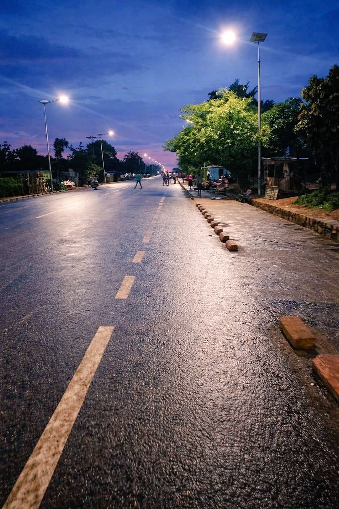 #MBUJIMAYI 
Il est 23h à MBUJIMAYI et l'avenue Kasavubu est bien éclairée.