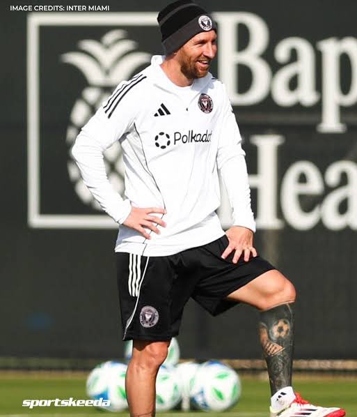 The GOAT always looking good in the argentine training kit🩵 than in the inter miami’s kit.