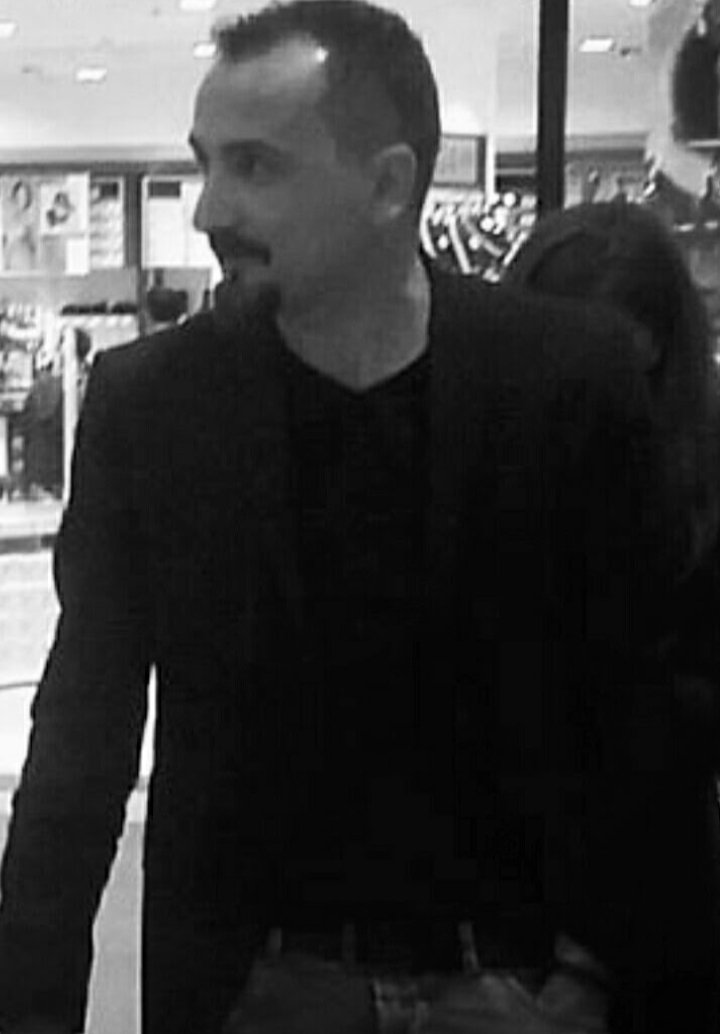 Zaman , o na ayak uydurani degistirir..
Ben inatla zamansiz kendim olma derdindeyim...