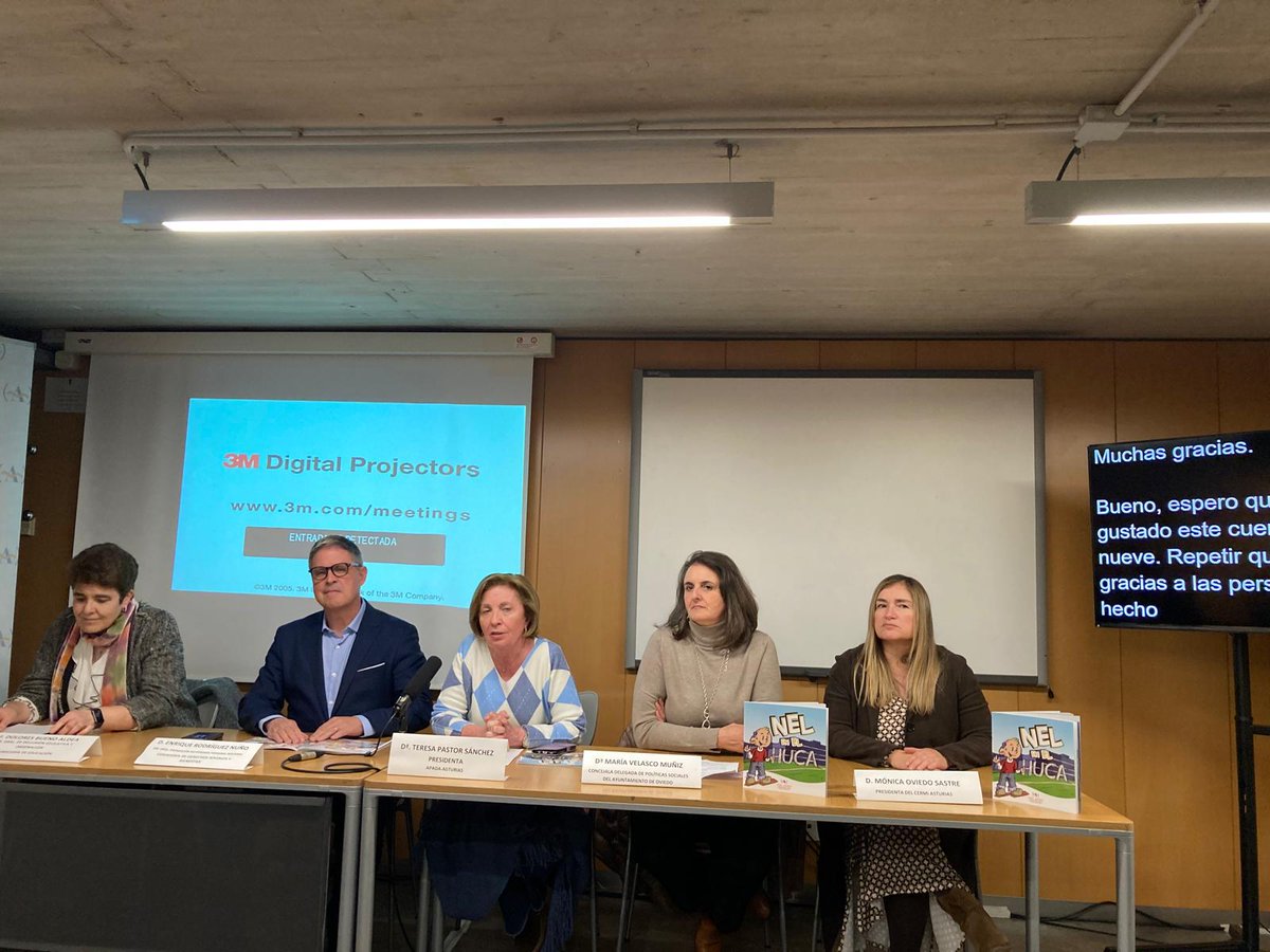 socialasturias_'s tweet photo. 📚✨ Presentado en Oviedo el 9º número del proyecto “Sensibilización hacia la discapacidad auditiva a través del cuento”, de #APADA
💬El DG @EnRoNu participó en la presentación del cómic “Nel en el HUCA”, obra de Neto, que conciencia sobre la sordera infantil https://t.co/eTB5PLeIUX