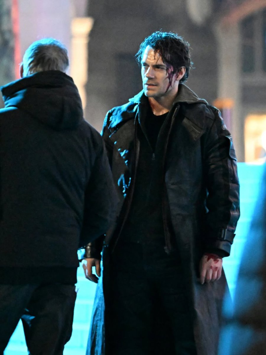 series_golden's tweet photo. Henry Cavill on the set of ‘HIGHLANDER’ in London. 📷 https://t.co/KOAFF5Y5a4