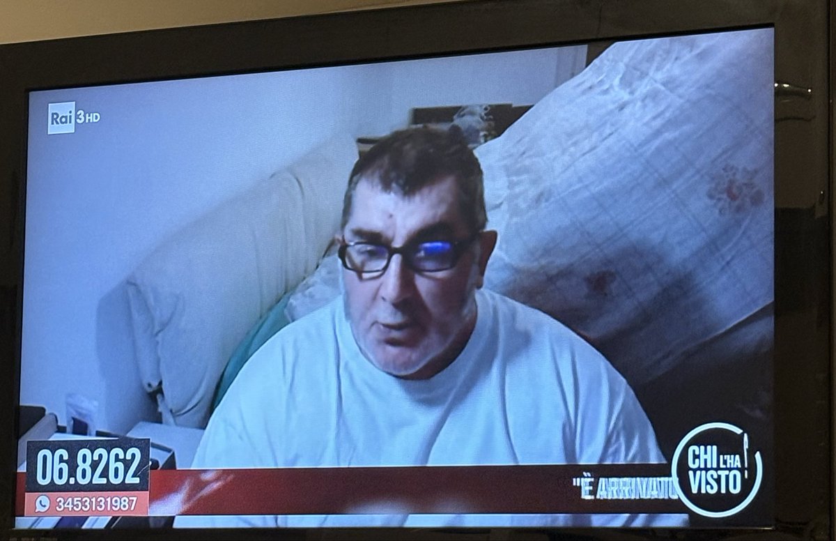 DottorFuffa's tweet photo. Ma la stanza inclinata non è su raidue? #chilhavisto #chilhavisters https://t.co/RQCs5FSxbZ