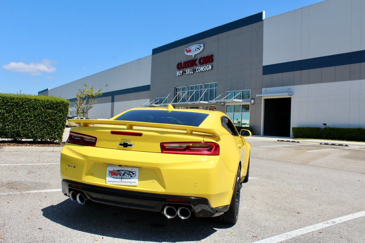 CleanClassicCar's tweet image. Supercharged. Aggressive. Unmistakable. 🟡🔥

This 2018 #CamaroZL1 in Bright Yellow is the definition of modern American muscle. Low miles, Clean Carfax, and ready for a new home.

Check out the full specs at Classic Cars of Sarasota

#ZL1 #Chevrolet #MuscleCars #Sarasota